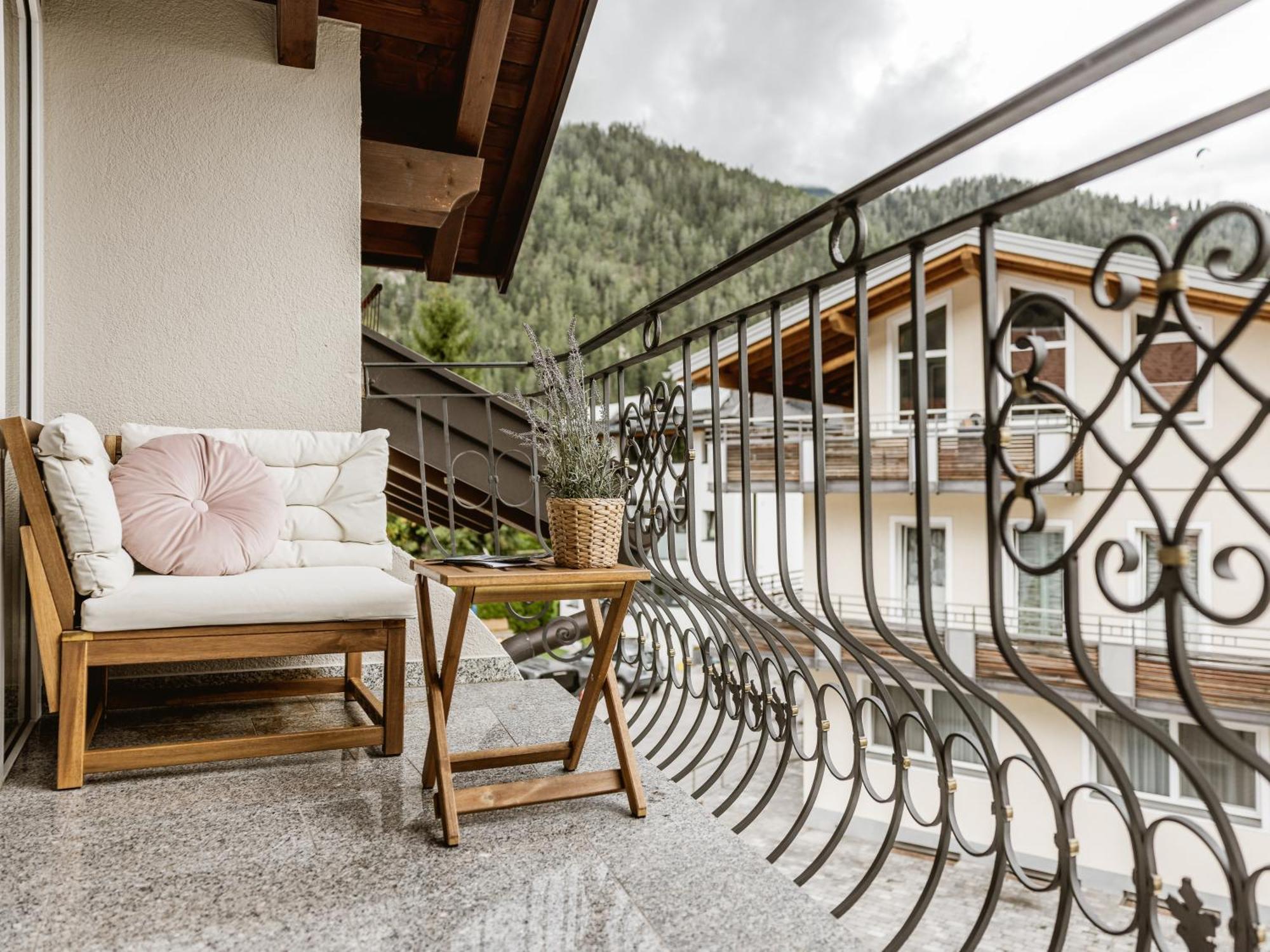 Alpenapartments Ried im Oberinntal Room photo